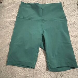 Lululemon yoga shorts Size 6
